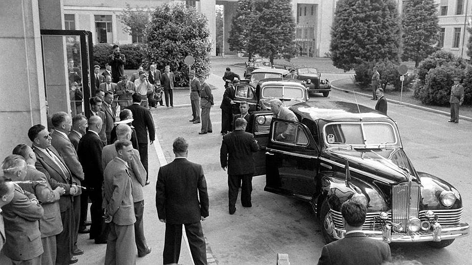 ЗИС-115 в Женеве. Председатель Совета министров СССР Николай Александрович Булганин прибыл на переговоры в Женеве на броневике 