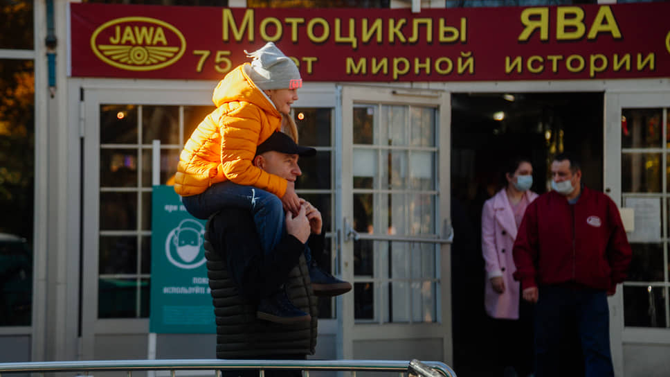 Выставка «Мотоциклы "Ява" – 75 лет мирной истории» продлится до 17 октября в парке «Сокольники», павильон «Сирень»