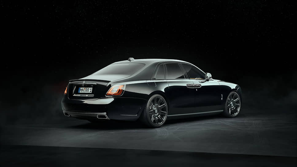 Немецкая компания Spofec представила свою версию Rolls-Royce Ghost Black Badge, сделав и без того мощную модель еще быстрее за счет аэродинамического пакета и доработки двигателя