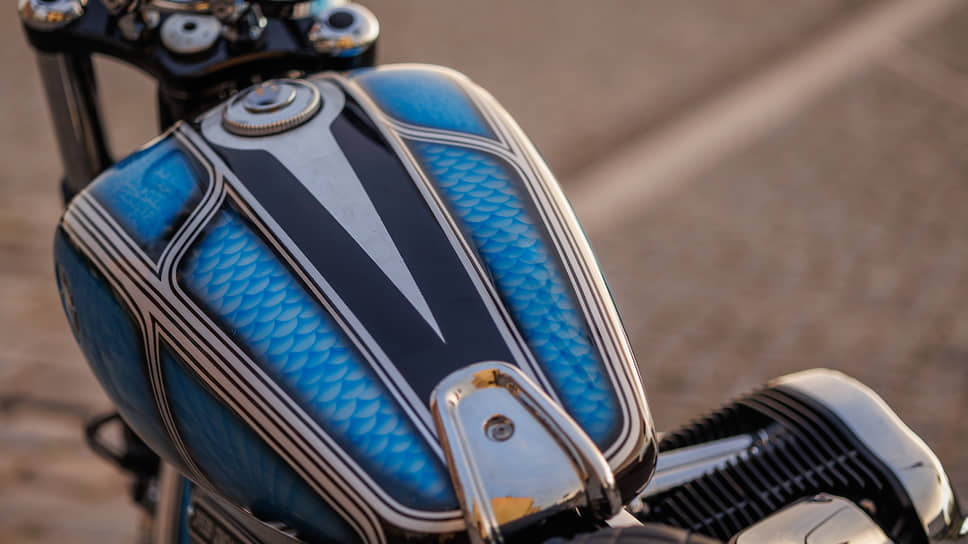 Отличительные черты BMW R 18 Speedy Gonzales — высокий руль, мощные изогнутые брызговики и необычная окраска 