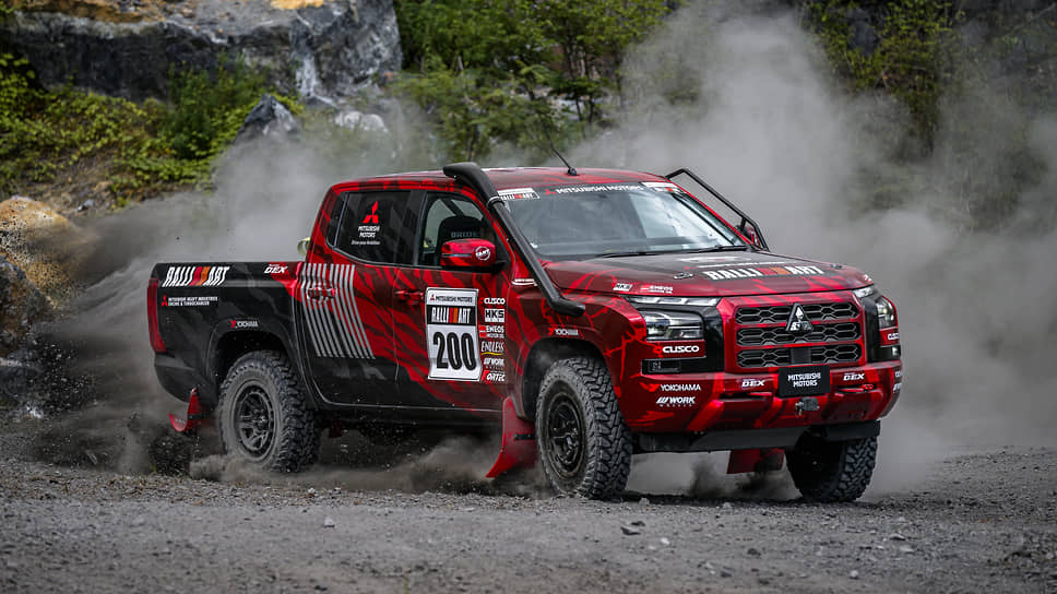 Новый Mitsubishi L200 получил гоночную версию, автомобиль будет участвовать в гонке Asia Cross Country Rally, которая пройдет по маршруту из Таиланда в Лаос в августе этого года 