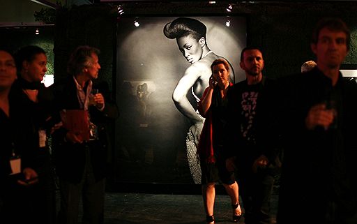 02.12.2008 В Майами открылась выставка "In Fashion Photo show", посвященная Наоми Кэмпбелл. Снимки описывают различные этапы ее модельной карьеры