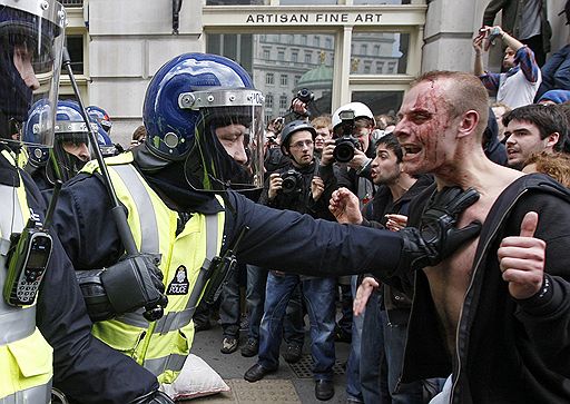 01.04.2009 Демонстрации антиглобалистов в Лондоне против саммита "Большой двадцатки" 