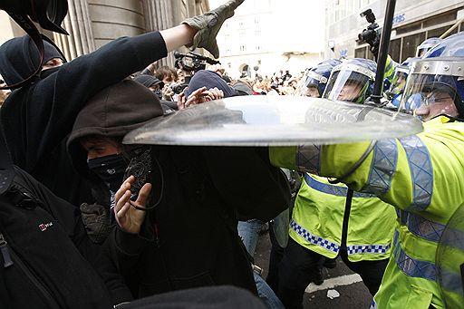 01.04.2009 Демонстрации антиглобалистов в Лондоне против саммита "Большой двадцатки" 