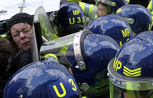 01.04.2009 Демонстрации антиглобалистов в Лондоне против саммита "Большой двадцатки" 