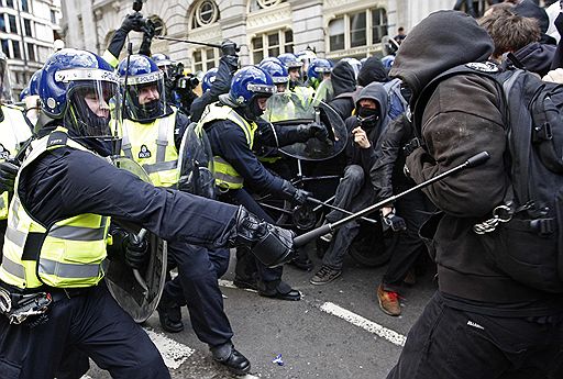 01.04.2009 Демонстрации антиглобалистов в Лондоне против саммита "Большой двадцатки" 