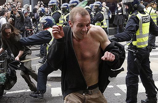 01.04.2009 Демонстрации антиглобалистов в Лондоне против саммита "Большой двадцатки" 