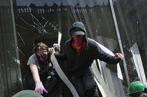01.04.2009 Демонстрации антиглобалистов в Лондоне против саммита "Большой двадцатки" 