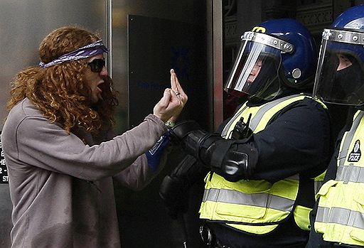 01.04.2009 Демонстрации антиглобалистов в Лондоне против саммита "Большой двадцатки" 