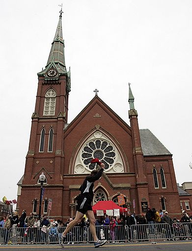 20.04.2009 В Бостоне состоялся 113-й ежегодный старейший марафон мира. Россиянки Лидия Григорьева и Алина Иванова - заняли шестое и десятое места соответственно 