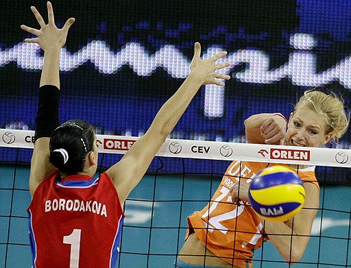 04.10.2009 Женская сборная Италии одержала победу над командой Голландии в финале Чемпионата Европы Польше со счетом 3:0. Россия-Голландия 2:3