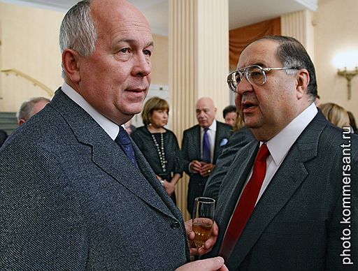 Глава корпорации «Ростехнологии» Сергей Чемезов (слева) и генеральный директор «Газпроминвестхолдинга», владелец ИД «Коммерсантъ» Алишер Усманов 