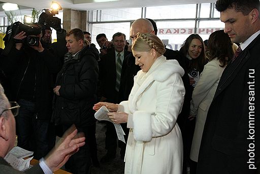 17.01.2010 Состоялся первый тур выборов на Украине, по итогам которого лидирует Виктор Янукович, возглавляющий оппозиционную Партию регионов. На втором месте премьер-министр Юлия Тимошенко, на третьем - Сергей Тигипко