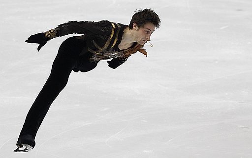25.03.2010 На чемпионате мира по фигурному катанию в Турине золотую медаль завоевал японец Дайсуке Такахаси. Второе место у канадца Патрика Чана, третье – у француза Брайана Жубера. Российский фигурист Сергей Воронов занял 11-е место. Евгений Плющенко не принимал участие в соревнованиях из-за травмы