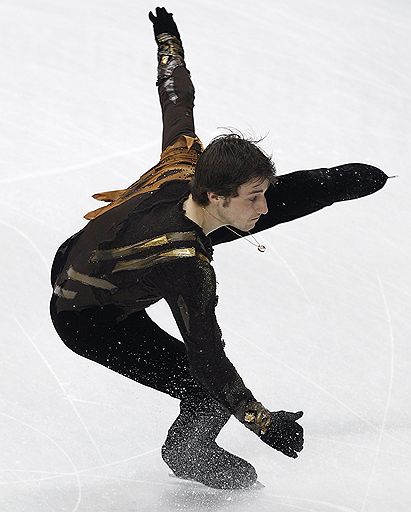 25.03.2010 На чемпионате мира по фигурному катанию в Турине золотую медаль завоевал японец Дайсуке Такахаси. Второе место у канадца Патрика Чана, третье – у француза Брайана Жубера. Российский фигурист Сергей Воронов занял 11-е место. Евгений Плющенко не принимал участие в соревнованиях из-за травмы