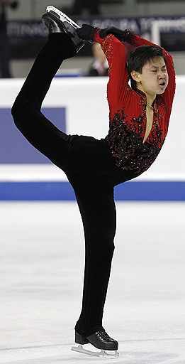 25.03.2010 На чемпионате мира по фигурному катанию в Турине золотую медаль завоевал японец Дайсуке Такахаси. Второе место у канадца Патрика Чана, третье – у француза Брайана Жубера. Российский фигурист Сергей Воронов занял 11-е место. Евгений Плющенко не принимал участие в соревнованиях из-за травмы