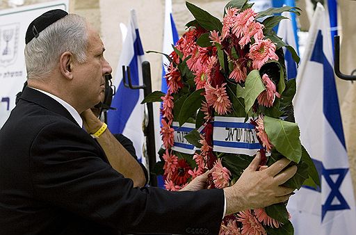 19.04.2010 В Израиле отметили 62-ю годовщину образования государства. Торжества начались на горе Герцля в Иерусалиме с официальной церемонии, которая одновременно завершила День памяти павших воинов и жертв терактов