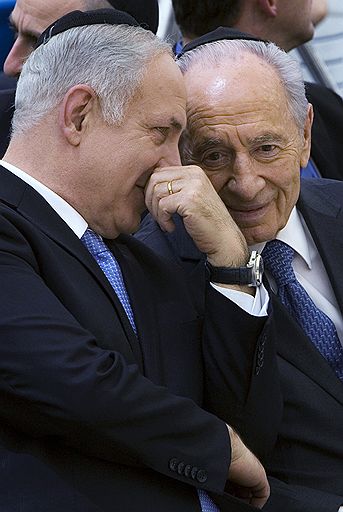 19.04.2010 В Израиле отметили 62-ю годовщину образования государства. Торжества начались на горе Герцля в Иерусалиме с официальной церемонии, которая одновременно завершила День памяти павших воинов и жертв терактов