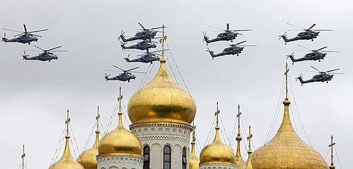 06.05.2010 В Москве прошла репетиция парада Победы, в которой приняли участие 10,5 тыс. человек. Успешно были проведены тренировочные полеты экипажей ВВС 
