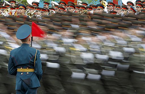 06.05.2010 В Москве прошла репетиция парада Победы, в которой приняли участие 10,5 тыс. человек. Успешно были проведены тренировочные полеты экипажей ВВС 