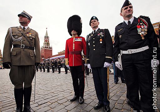 06.05.2010 В Москве прошла репетиция парада Победы, в которой приняли участие 10,5 тыс. человек. Успешно были проведены тренировочные полеты экипажей ВВС 