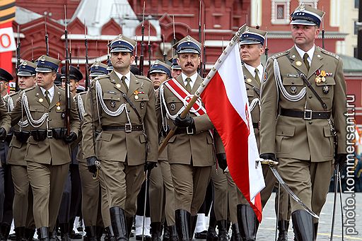 06.05.2010 В Москве прошла репетиция парада Победы, в которой приняли участие 10,5 тыс. человек. Успешно были проведены тренировочные полеты экипажей ВВС 