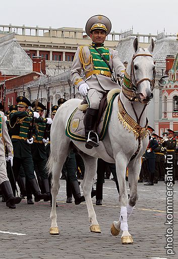 06.05.2010 В Москве прошла репетиция парада Победы, в которой приняли участие 10,5 тыс. человек. Успешно были проведены тренировочные полеты экипажей ВВС 