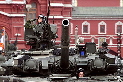 06.05.2010 В Москве прошла репетиция парада Победы, в которой приняли участие 10,5 тыс. человек. Успешно были проведены тренировочные полеты экипажей ВВС 