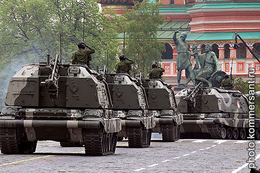 06.05.2010 В Москве прошла репетиция парада Победы, в которой приняли участие 10,5 тыс. человек. Успешно были проведены тренировочные полеты экипажей ВВС 