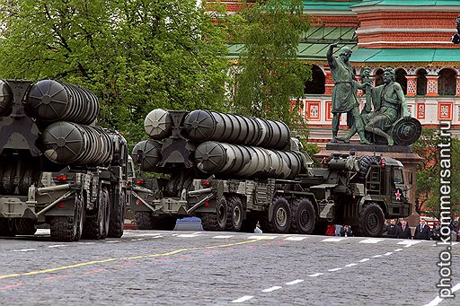 06.05.2010 В Москве прошла репетиция парада Победы, в которой приняли участие 10,5 тыс. человек. Успешно были проведены тренировочные полеты экипажей ВВС 