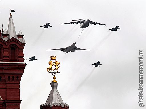 06.05.2010 В Москве прошла репетиция парада Победы, в которой приняли участие 10,5 тыс. человек. Успешно были проведены тренировочные полеты экипажей ВВС 