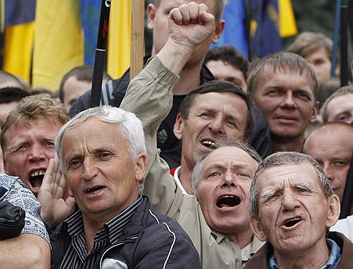 11.05.2010 В Киеве более 4 тыс. сторонников оппозиции провели митинг возле здания верховной рады. Собравшиеся протестовали против решений новой власти, в том числе, против подписания соглашения о продлении базирования Черноморского флота России в Севастополе