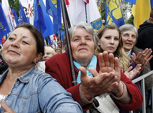 11.05.2010 В Киеве более 4 тыс. сторонников оппозиции провели митинг возле здания верховной рады. Собравшиеся протестовали против решений новой власти, в том числе, против подписания соглашения о продлении базирования Черноморского флота России в Севастополе