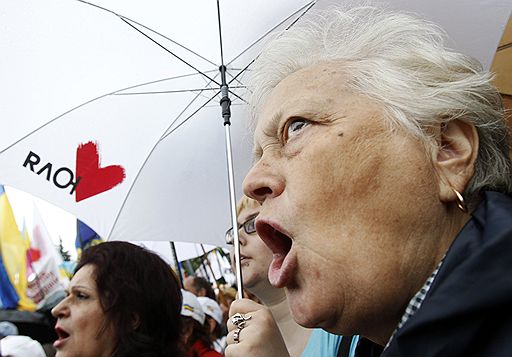 11.05.2010 В Киеве более 4 тыс. сторонников оппозиции провели митинг возле здания верховной рады. Собравшиеся протестовали против решений новой власти, в том числе, против подписания соглашения о продлении базирования Черноморского флота России в Севастополе