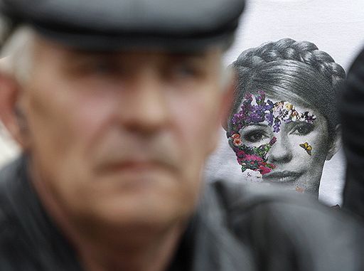 11.05.2010 В Киеве более 4 тыс. сторонников оппозиции провели митинг возле здания верховной рады. Собравшиеся протестовали против решений новой власти, в том числе, против подписания соглашения о продлении базирования Черноморского флота России в Севастополе