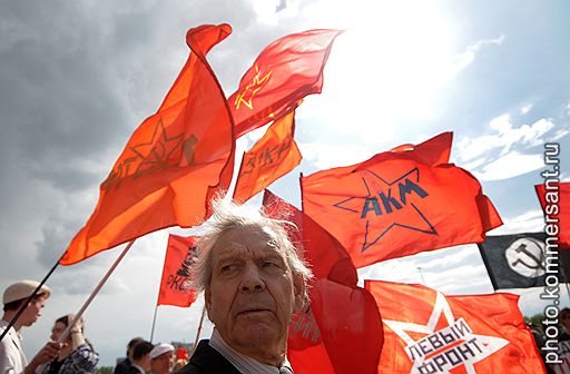 15.05.2010 В Санкт-Петербурге движение "Питерские родители против реформ бюджетной сферы" провели митинг против платного образования. В акции приняли участие 250 человек