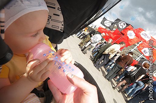 15.05.2010 В Санкт-Петербурге движение "Питерские родители против реформ бюджетной сферы" провели митинг против платного образования. В акции приняли участие 250 человек