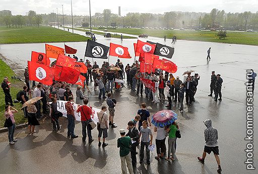 15.05.2010 В Санкт-Петербурге движение "Питерские родители против реформ бюджетной сферы" провели митинг против платного образования. В акции приняли участие 250 человек