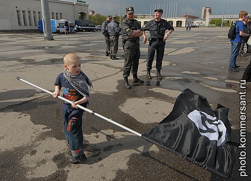 15.05.2010 В Санкт-Петербурге движение "Питерские родители против реформ бюджетной сферы" провели митинг против платного образования. В акции приняли участие 250 человек