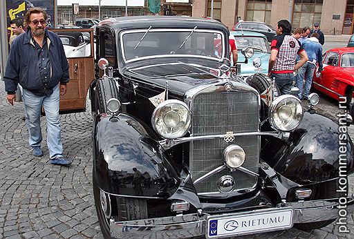 30.05.2010 В Москве прошло традиционное L.U.C. Chopard Classic Weekend Rally со стартом в Третьяковском проезде и финишем в Барвиха Luxury Village. В этом году на старт вышла 121 машина 