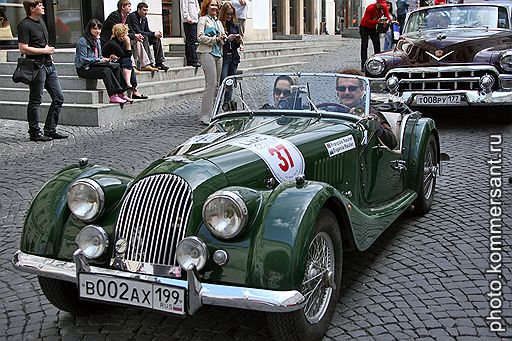 30.05.2010 В Москве прошло традиционное L.U.C. Chopard Classic Weekend Rally со стартом в Третьяковском проезде и финишем в Барвиха Luxury Village. В этом году на старт вышла 121 машина 
