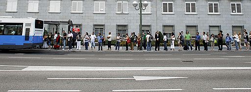 30.06.2010 Работники метрополитена провели в Мадриде забастовку, протестуя против сокращения и замораживания зарплат. Более 2 млн человек были вынуждены пересесть на другие виды транспорта 