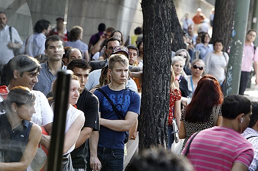 30.06.2010 Работники метрополитена провели в Мадриде забастовку, протестуя против сокращения и замораживания зарплат. Более 2 млн человек были вынуждены пересесть на другие виды транспорта 