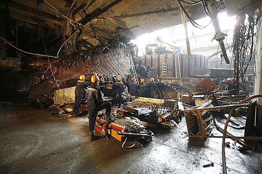 17 августа 2009 года на Саяно-Шушенской ГЭС произошла авария, в результате которой погибли 75 человек. Машинный зал был затоплен водой полностью. Полное восстановление СШГЭС запланировано на 2014 год, его стоимость оценивается более чем в 40 млрд руб