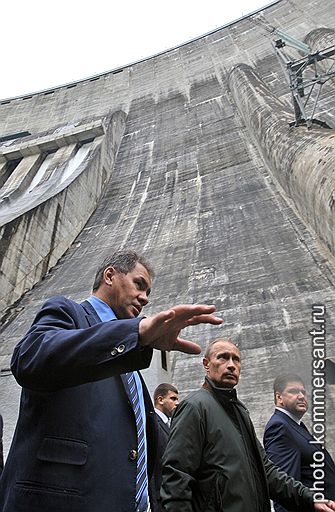 17 августа 2009 года на Саяно-Шушенской ГЭС произошла авария, в результате которой погибли 75 человек. Машинный зал был затоплен водой полностью. Полное восстановление СШГЭС запланировано на 2014 год, его стоимость оценивается более чем в 40 млрд руб