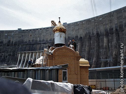 17 августа 2009 года на Саяно-Шушенской ГЭС произошла авария, в результате которой погибли 75 человек. Машинный зал был затоплен водой полностью. Полное восстановление СШГЭС запланировано на 2014 год, его стоимость оценивается более чем в 40 млрд руб
