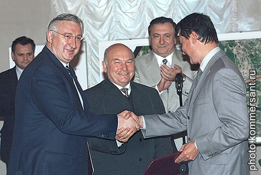 Министр путей сообщения России Николай Аксененко (слева) и генеральный директор ОАО "Аэрофлот" Валерий Окулов (справа). 2001 год 