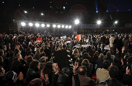 28.10.2010 Сотни режиссеров и актеров вышли на улицы Рима в знак протеста против политики правительства по сокращению расходов на киноискусство