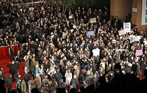 28.10.2010 Сотни режиссеров и актеров вышли на улицы Рима в знак протеста против политики правительства по сокращению расходов на киноискусство
