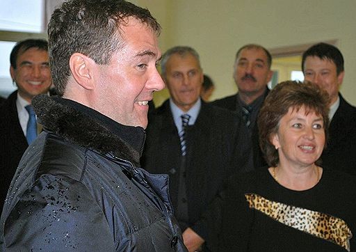 01.11.2010 Дмитрий Медведев посетил Курильские острова. Президент осмотрел геотермальную станцию, новый порт, купил в магазине корюшку. Даже столь короткий визит Медведева на Курилы немедленно вызвал дипломатический скандал в отношениях РФ с Японией